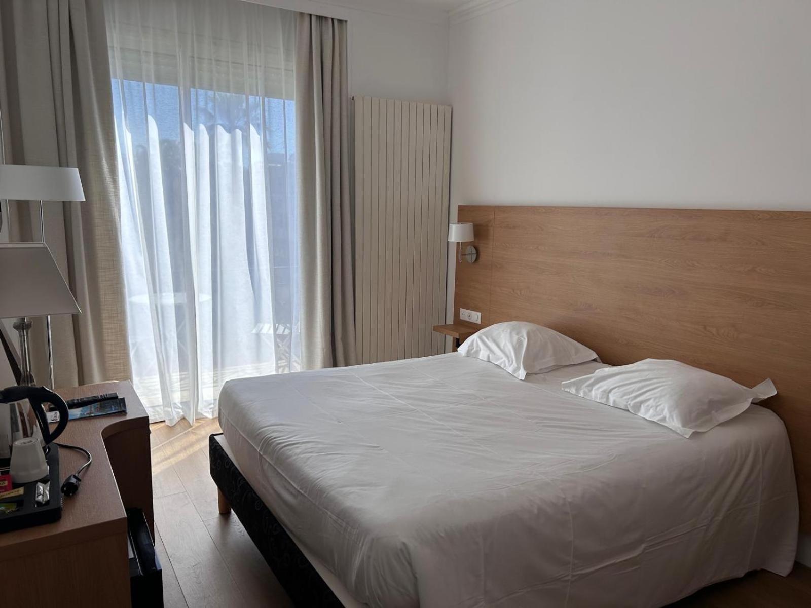 Carlton Hotel 3*
