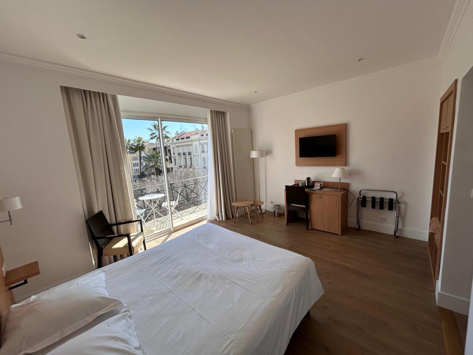 Hotel Carlton 3*